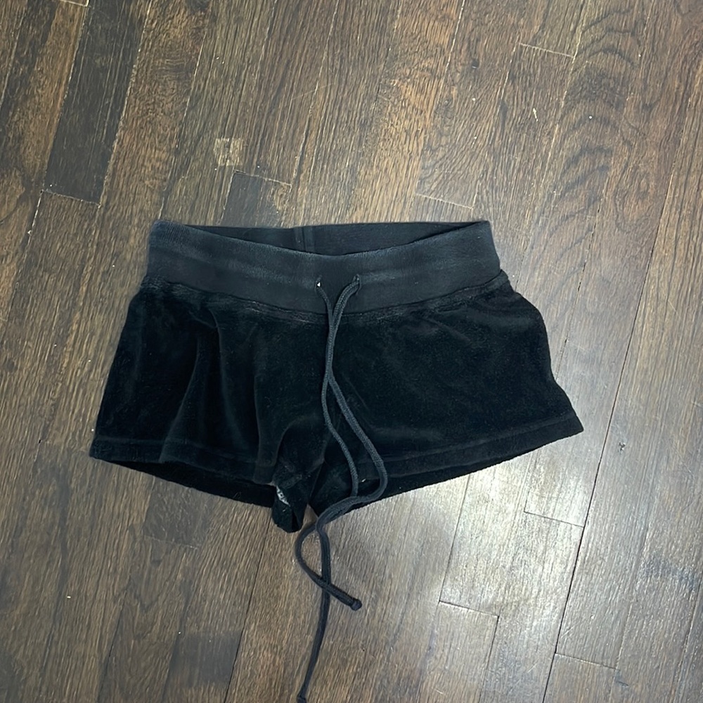 BLACK HARDTAIL SHORTS
